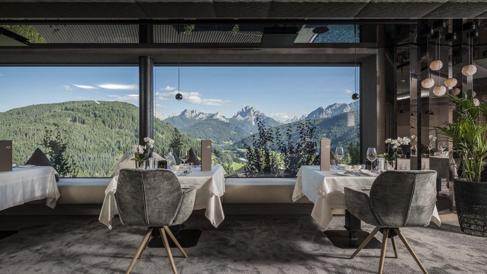 Le foto più belle dell’Alpen Tesitin Ristorante elegante con vista panoramica sulle montagne