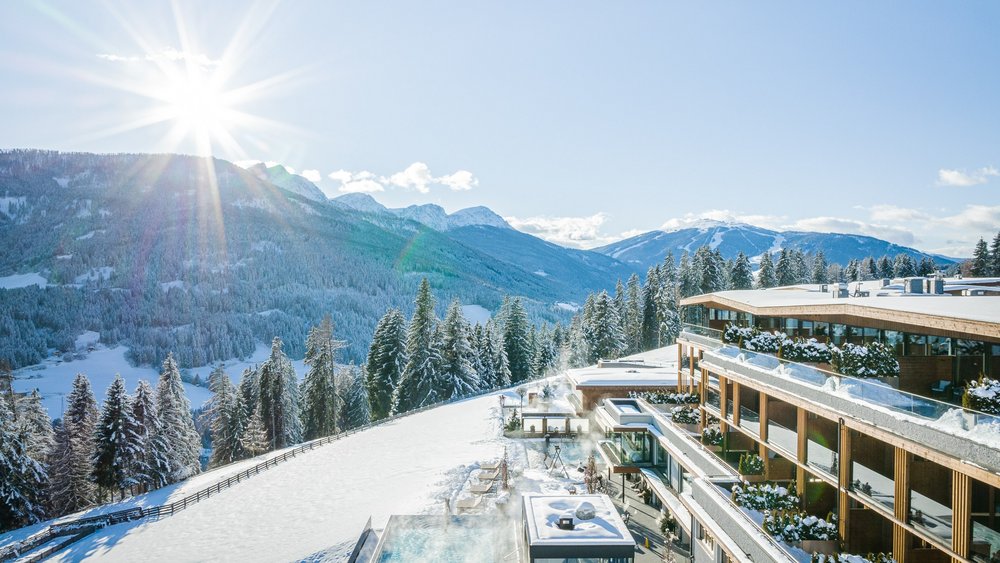 Le foto più belle dell’Alpen Tesitin Complesso alberghiero moderno con piscina riscaldata in montagna innevata